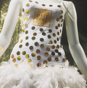 Sale etalage damesmodezaak